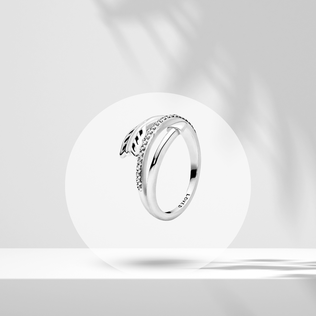 Anillo Abierto con Diseño de Hoja y Piedras Brillantes en Plata de Ley 925 para Mujer