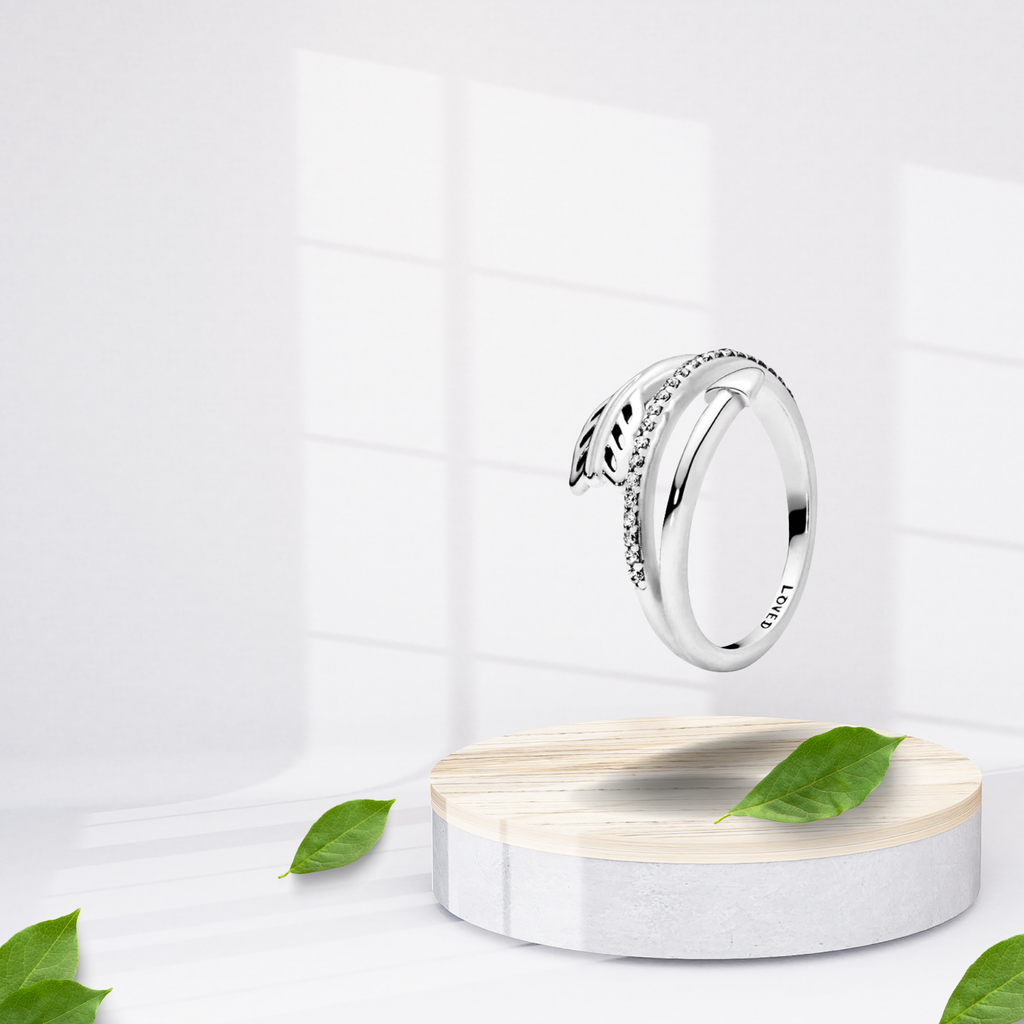 Anillo Abierto con Diseño de Hoja y Piedras Brillantes en Plata de Ley 925 para Mujer