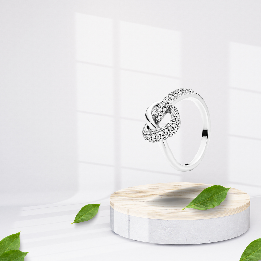 Anillo con Diseño de Nudo de Unión y Piedra Brillante en Plata de Ley 925 para Mujer