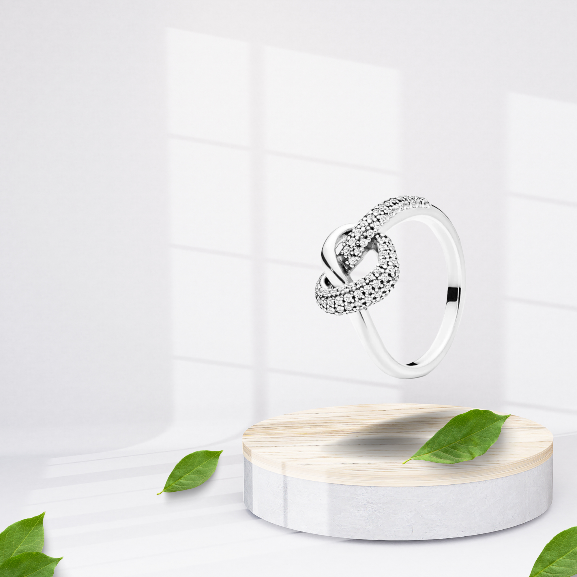 Anillo con Diseño de Nudo de Unión y Piedra Brillante en Plata de Ley 925 para Mujer