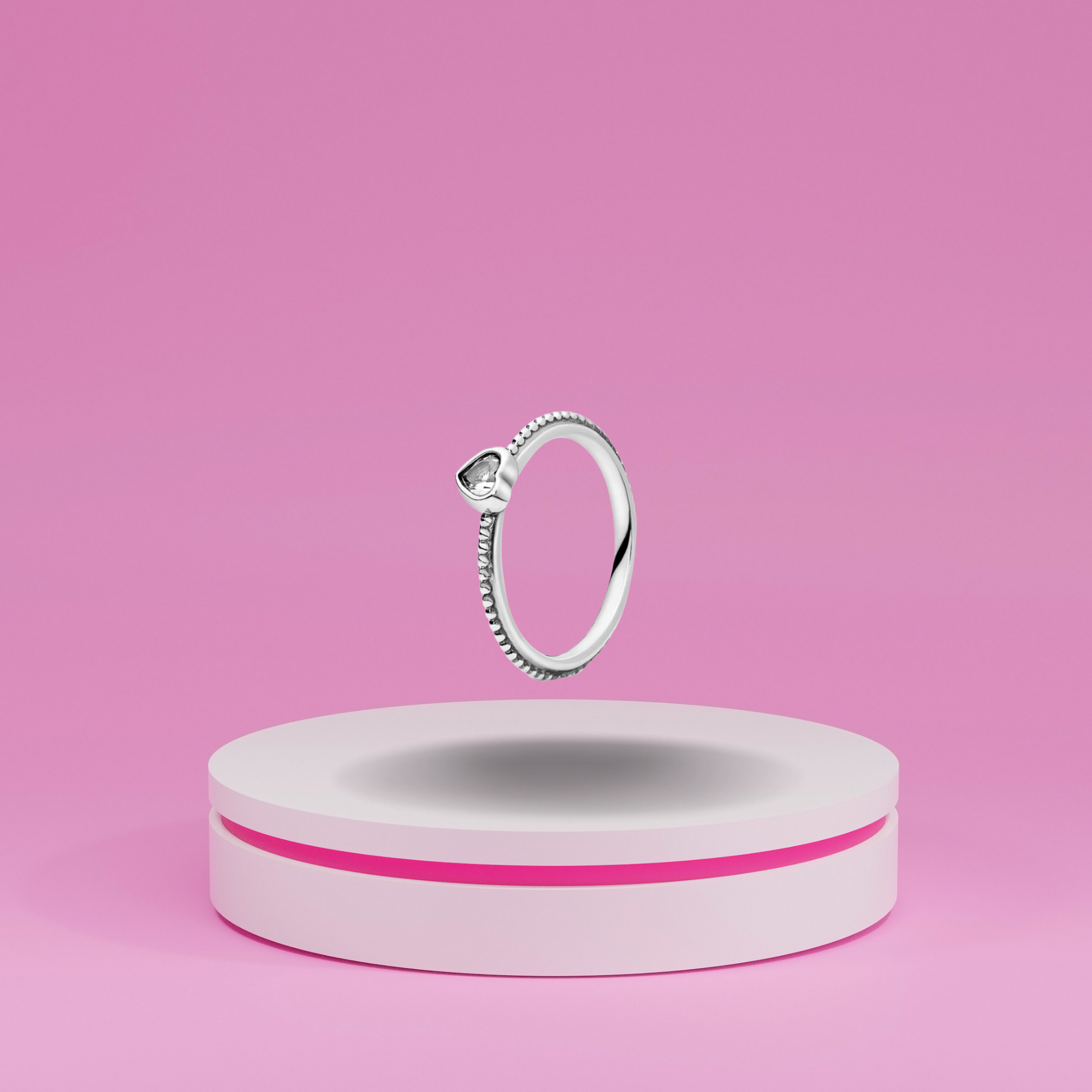 Anillo de Banda Delicada con Corazón Transparente en Plata de Ley 925 para Mujer