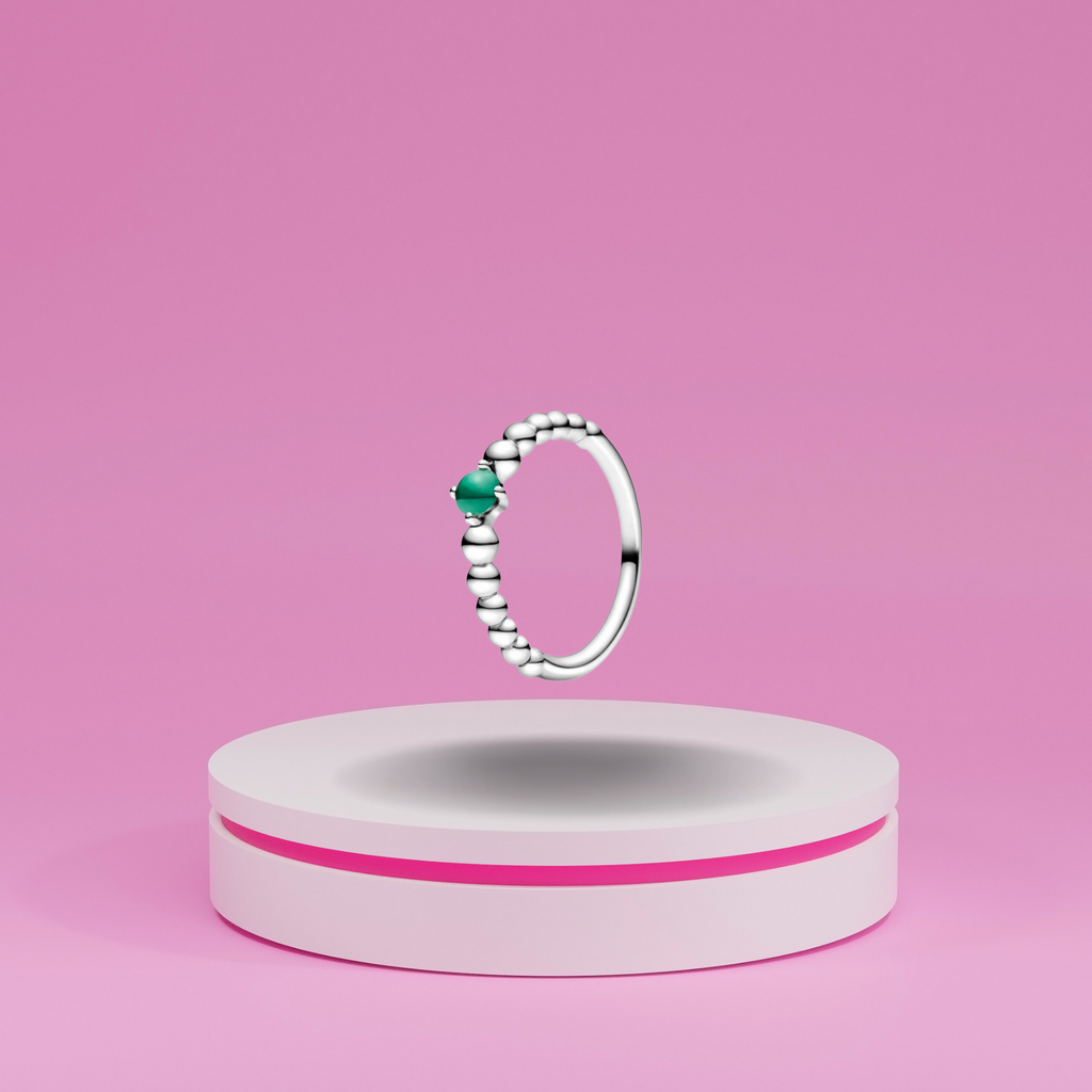 Anillo de Banda de Esferas con Piedra Verde Central en Plata de Ley 925 para Mujer